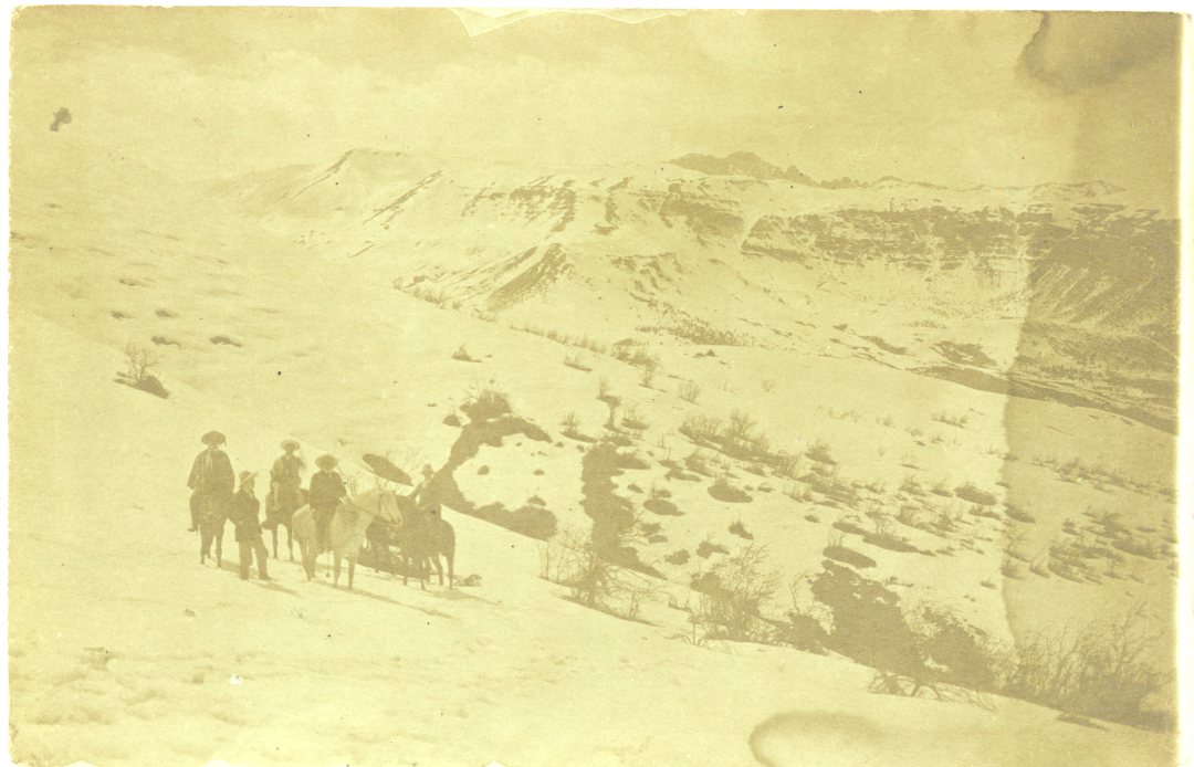 CHILE CHILE: ca1900 2c. rose on green illustrated postal stationery card mint with sepia depiction of a group of riders in a mountainous backdrop with snow, fine.